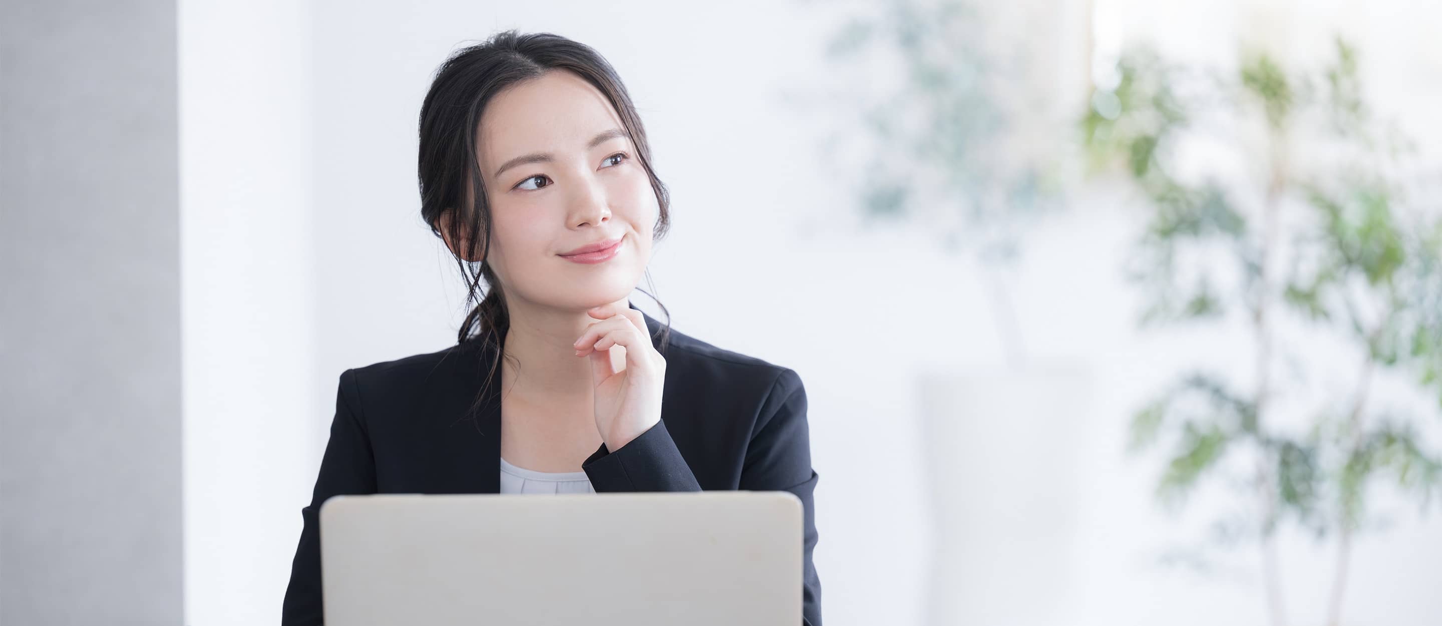 営業女子におすすめのメイク術!好印象を与えるメイクのコツと社会人として信頼感を与えるためのポイント