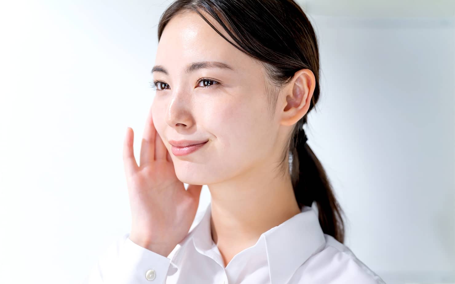 接客業で押さえておきたいメイクの基本