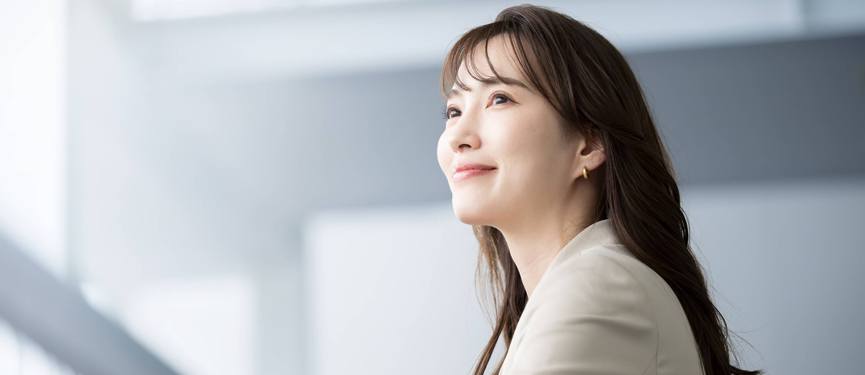30代からのオフィスメイクはどう変わる？自分らしい魅力を引き出すための化粧のコツと方法