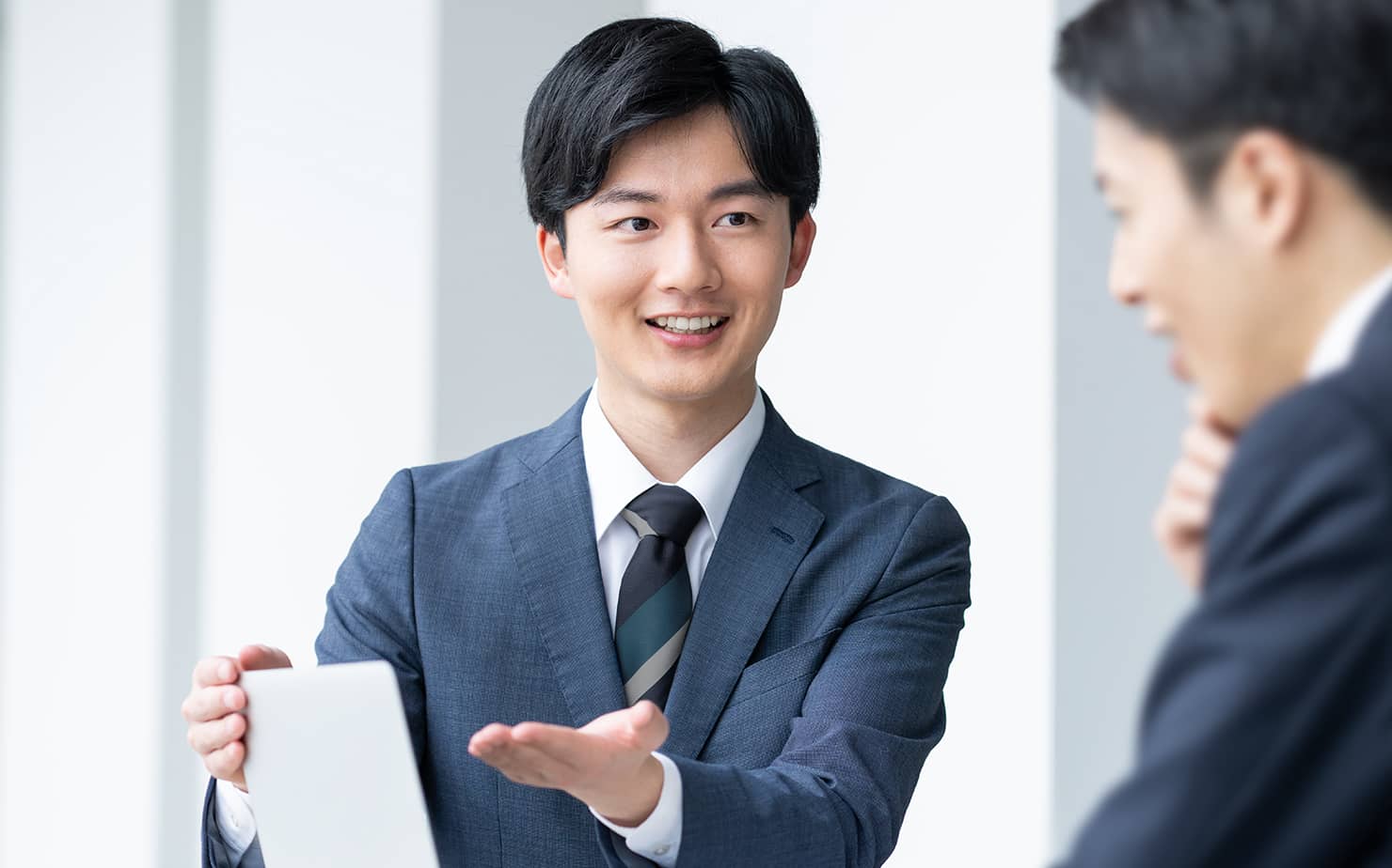 ビジネスで見た目の第一印象がなぜ大切なのか