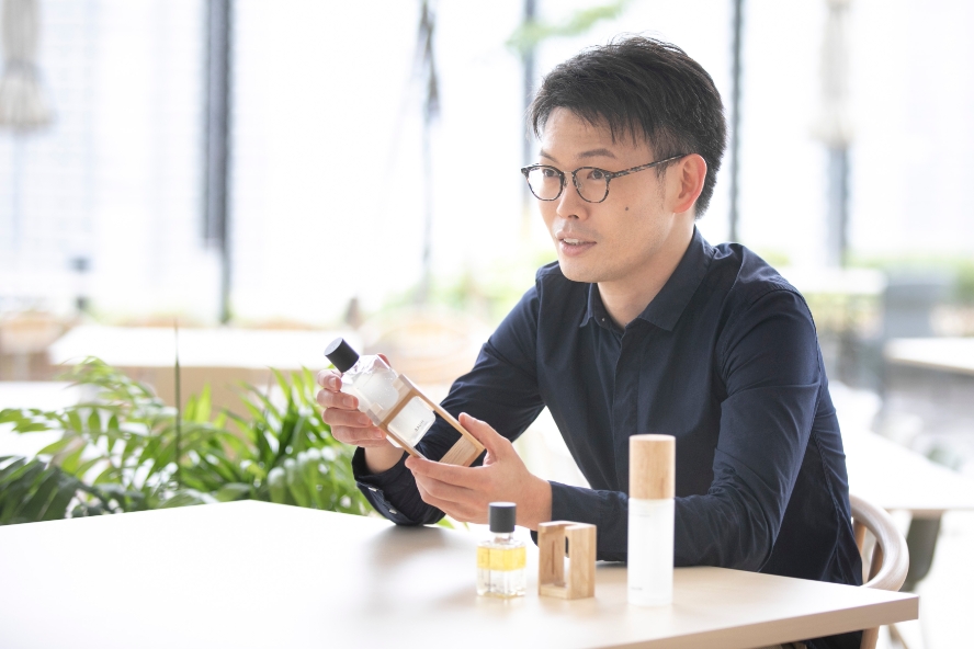 Motoki Okoshi responsible for the outer packaging design at Global Innovation Center