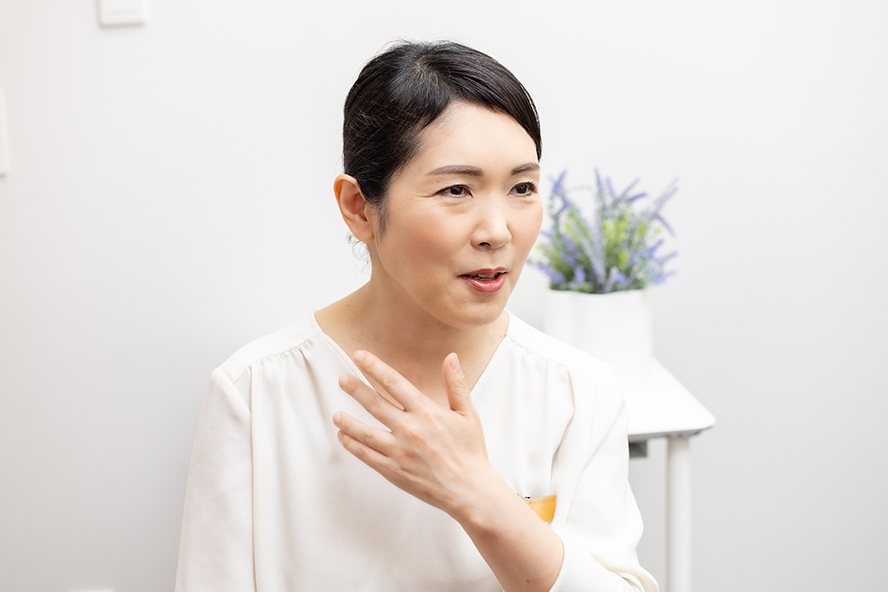 Aoki speaking with a serious expression