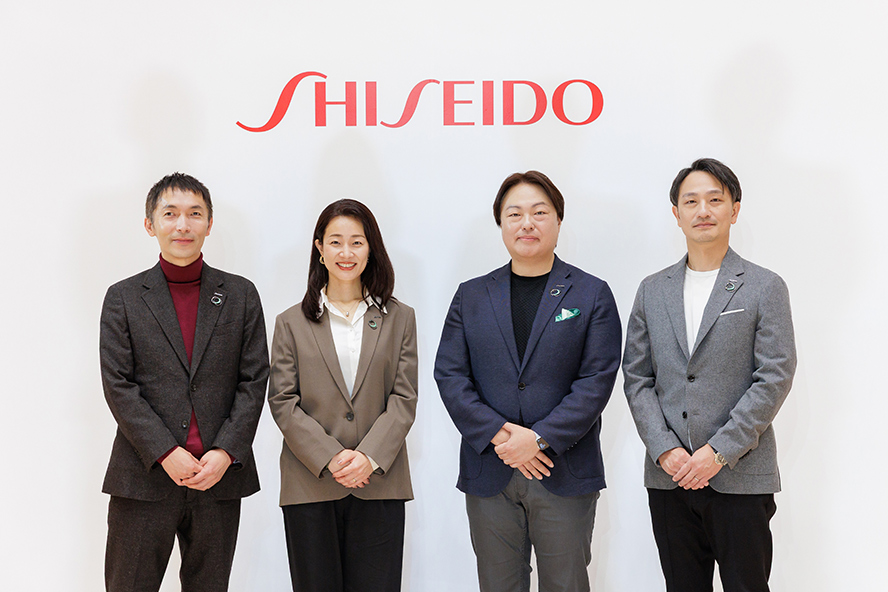 Shiseido R&D leaders who took the stage against the backdrop of Shiseido’s logo.
From the left: Kajiya, Oyama, Tojo,Ikebe