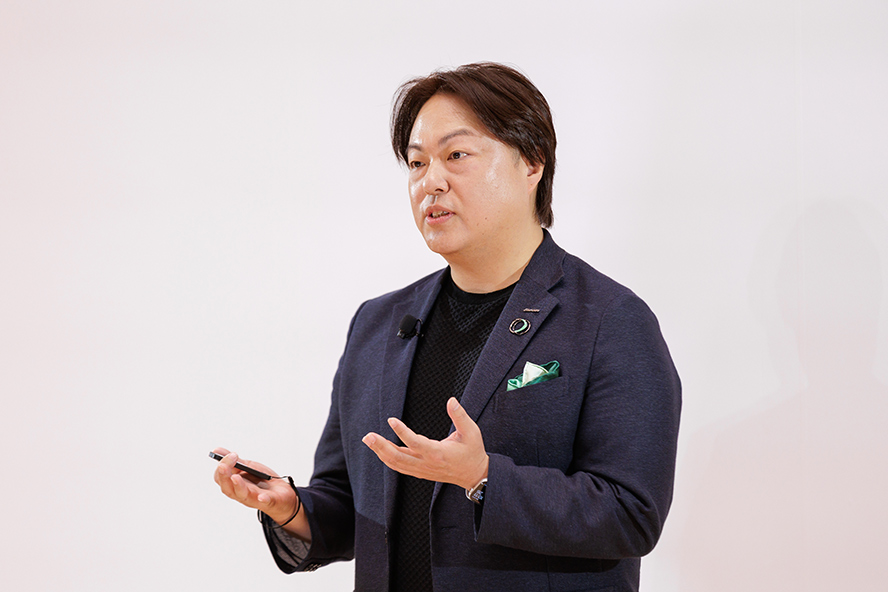 Chief Technology Officer Tojo on stage