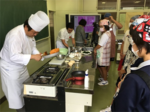Students watching the skillful techniques of the grand chef