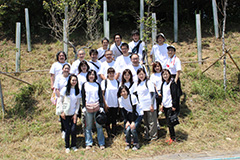 Shiseido staff who participated in the tree planting event
