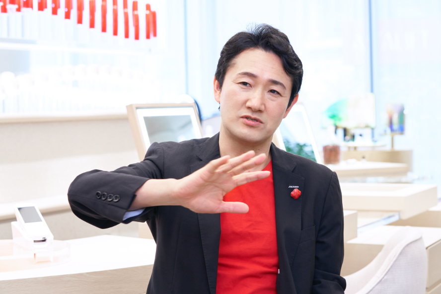 Yoshiaki Okabe, Brand SHISEIDO Chief Brand Officer