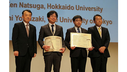 左から順に資生堂学術室長 猪股慎二、夏賀健先生、吉崎歩先生、理事長 佐藤伸一 先生