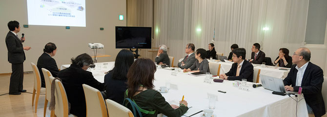 （第六回円卓会議の模様）