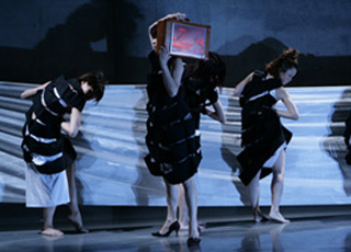 マドモアゼルシネマ2007 旅するダンス「不思議な場所」(c)Takashi Ito