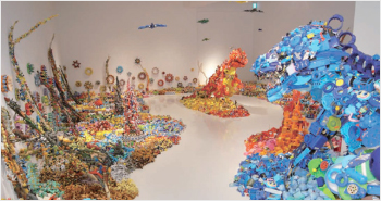「藤浩志の美術展　セントラルかえるステーション　～なぜこんなにおもちゃが集まるのか？～」展