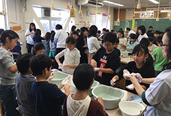 「小学生対象 出前授業」の様子