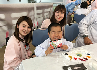 子どもたちの記憶に残るものづくり体験「リップグロスファクトリー」を出展