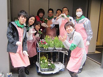 咲き誇るお花が銀座を彩る!花壇ボランティア活動