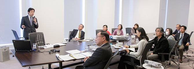 (第五回円卓会議の模様)