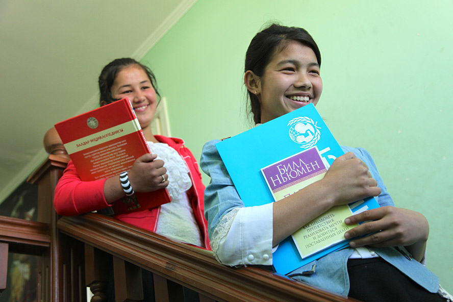 キルギス：少女たちのための21世紀型スキルの構築 @UNICEF/UN041263/Pirozzi