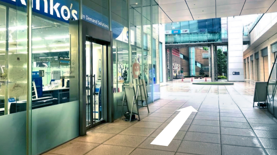 Kinko’s前の通路