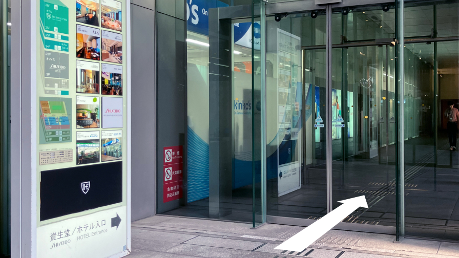 Kinko’s横の自動ドア