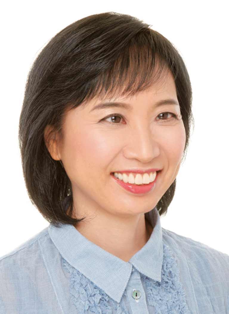 角田 万木 氏
