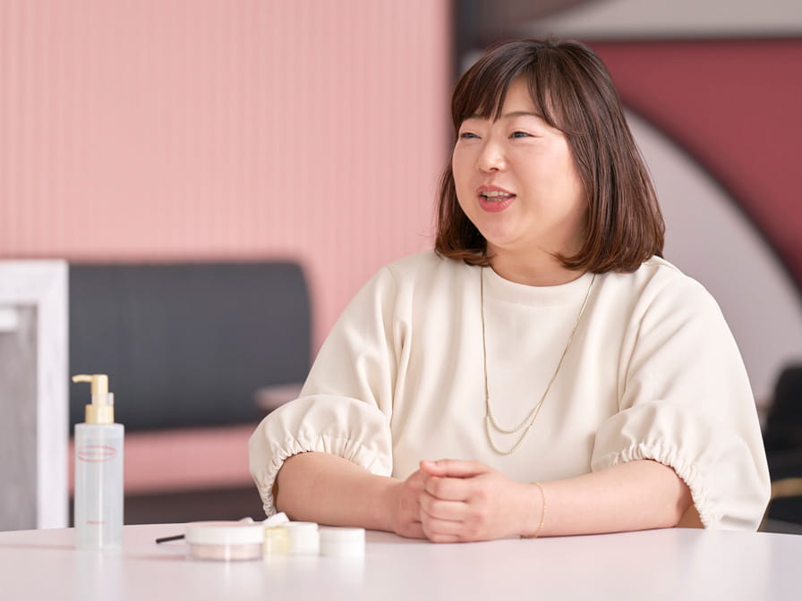 インタビューに答える野口さん