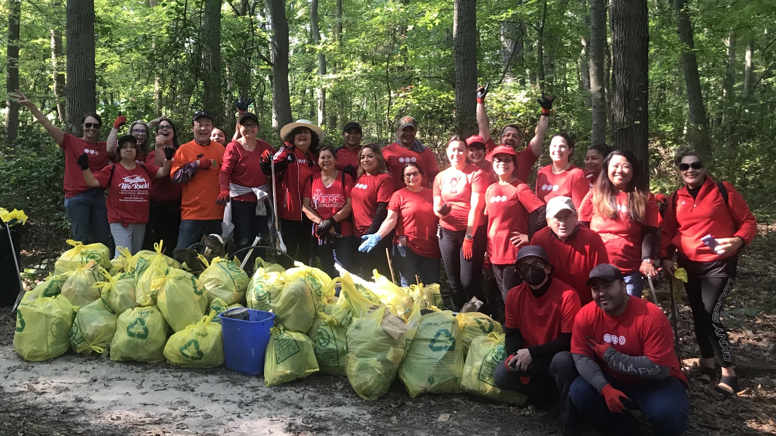 Shiseido Americas employees take part in cleaning a beach